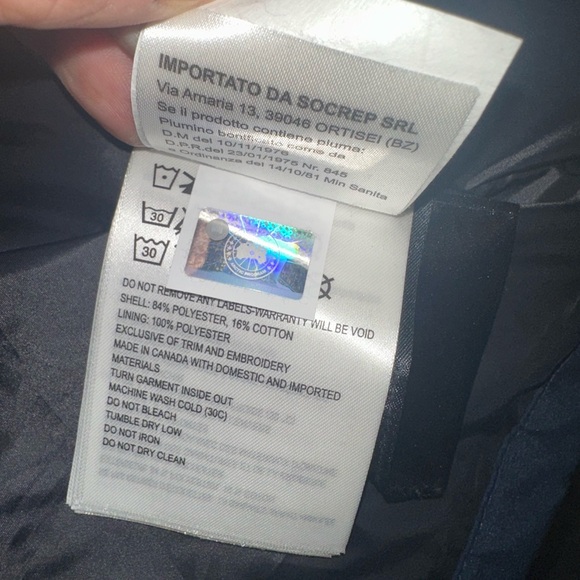 Beautiful new and blue Canada Goose Research Jacket - Picture 6 of 13